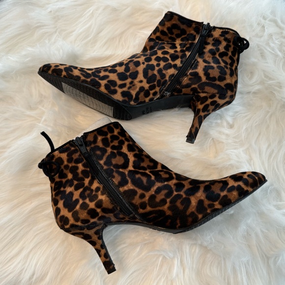 NWT & Box Stuart Weitzman Pipelofty Calf Hair Ankle Booties Chocolate size 6.5 - Picture 3 of 13